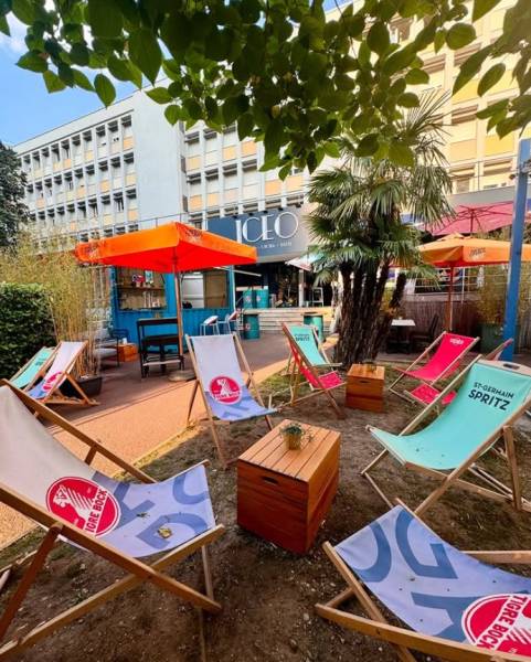 Restaurant pour accueillir un team building à Lyon - Animation : karaoké, photobooth, flipper, magicien, bar blind test à Lyon (séminaires d'entreprises: à partir de 30 personnes)