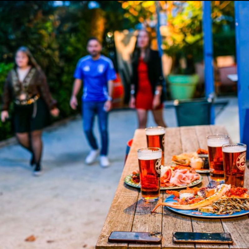Bar avec babyfoot à Lyon: grands ou petits groupes, venez découvrir notre bar ambiance jusqu'à 1h00 du matin