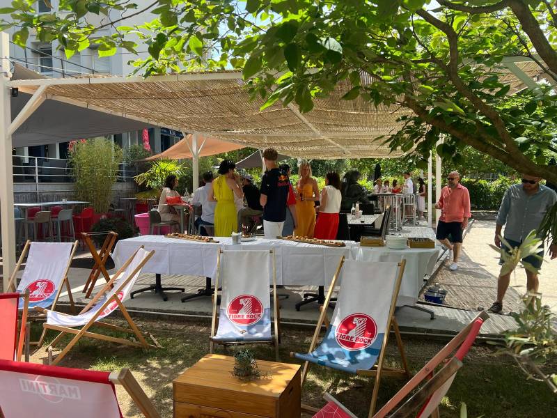 Privatiser un restaurant avec terrasse au soleil, pétanque et transats à Lyon : ambiance vacances garantie !