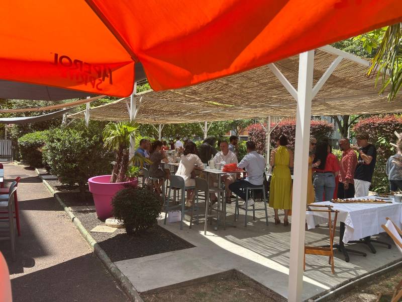 Privatiser un restaurant avec terrasse au soleil, pétanque et transats à Lyon : ambiance vacances garantie !