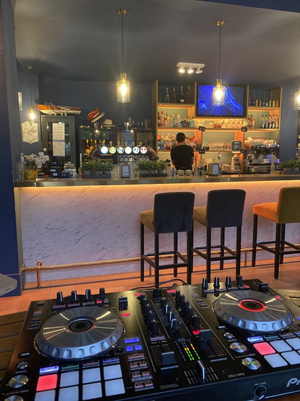 Bar afterwork Lyon 7 : tapas, planches et pétanque entre collègues ou entre amis