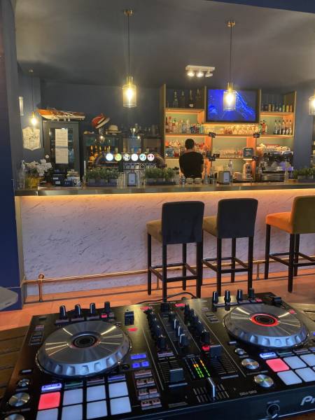 Bar et restaurant dansant avec animation DJ tout public : tous les vendredi soirs chez ICEO à Lyon 7 près de Gerland et Jean-Macé