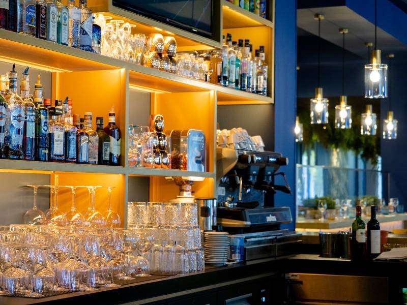 Bar/ restaurant ouvert NON-STOP pour boire un verre l'après-midi à Lyon 7 près de Jean-Macé